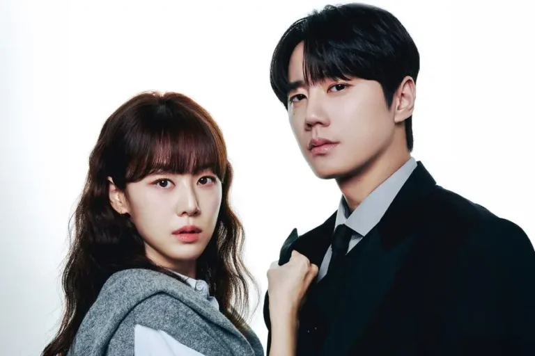 Lee Jun-young e Lee Ju-myoung posam juntos em foto promocional de O Novato Renascido
