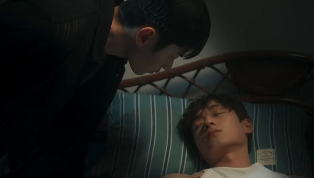 Seo Yi Do observa Heo Dong Hwa ferido e deitado na cama