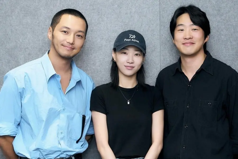 Byun Yo-han, Ha Yun-kyung e Ahn Jae-hong posam juntos na leitura de roteiro de Dia Sem Maus Espíritos