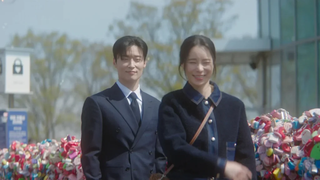 Heo Nam-jun e Lim Ji-yeon como Cha Se-gye e Shin Seo-ri em cena romântica de My Royal Nemesis
