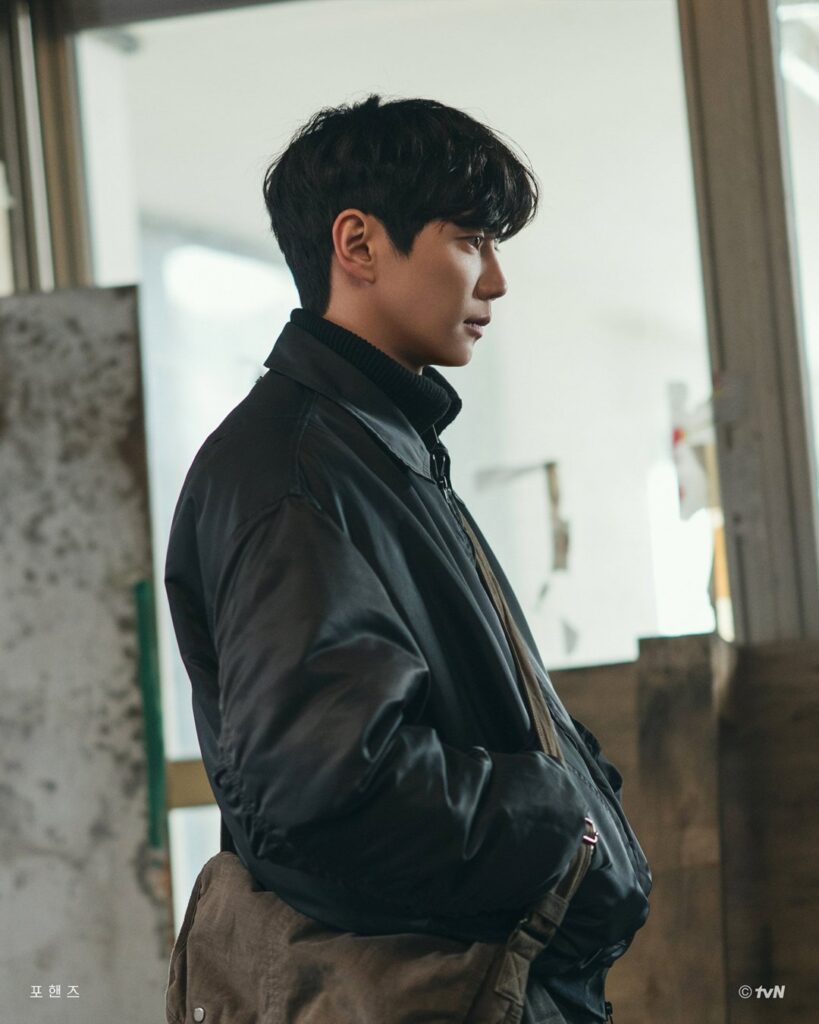 Lee Jun-young como Choi Jeong-yo em foto conceitual de Four Hands, Two Sonatas