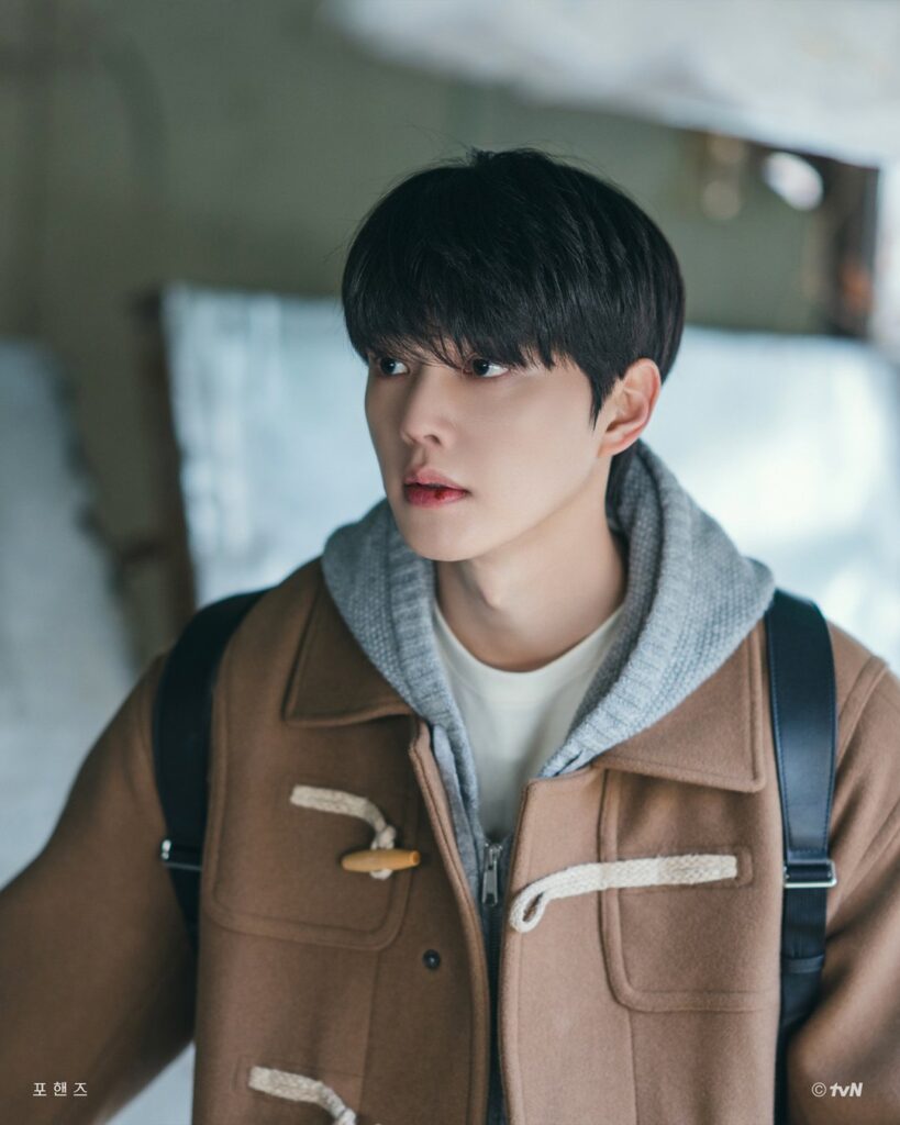  Song Kang como Kang Bi-oh em foto conceitual elegante de Four Hands, Two Sonatas