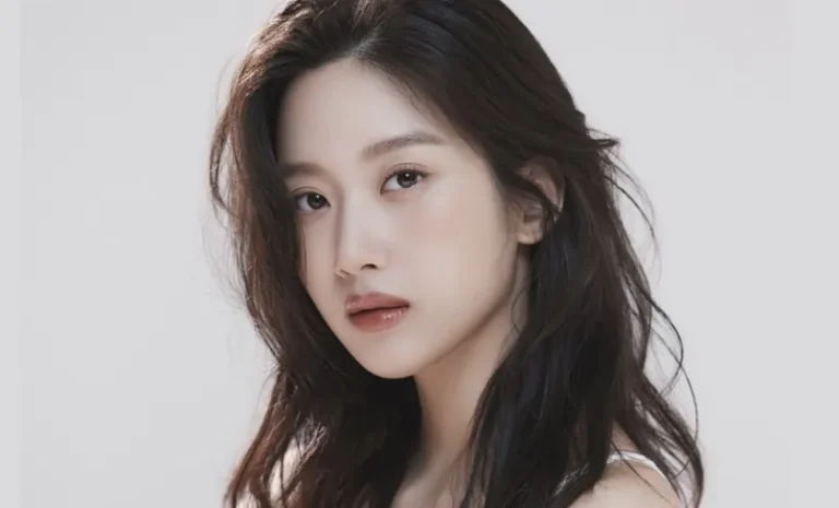 Moon Ga Young surpreende fãs com corpo definido em selfie às 3h47 da manhã