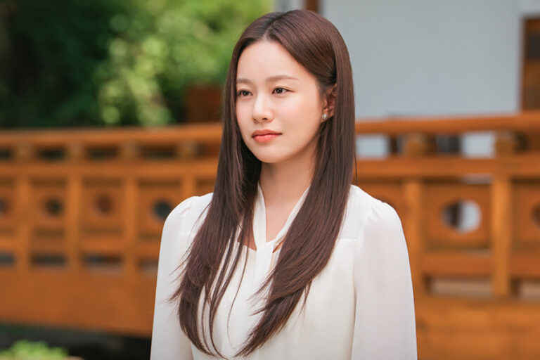 Park You-na é a irmã pragmática de Hani em "Love on the Menu"